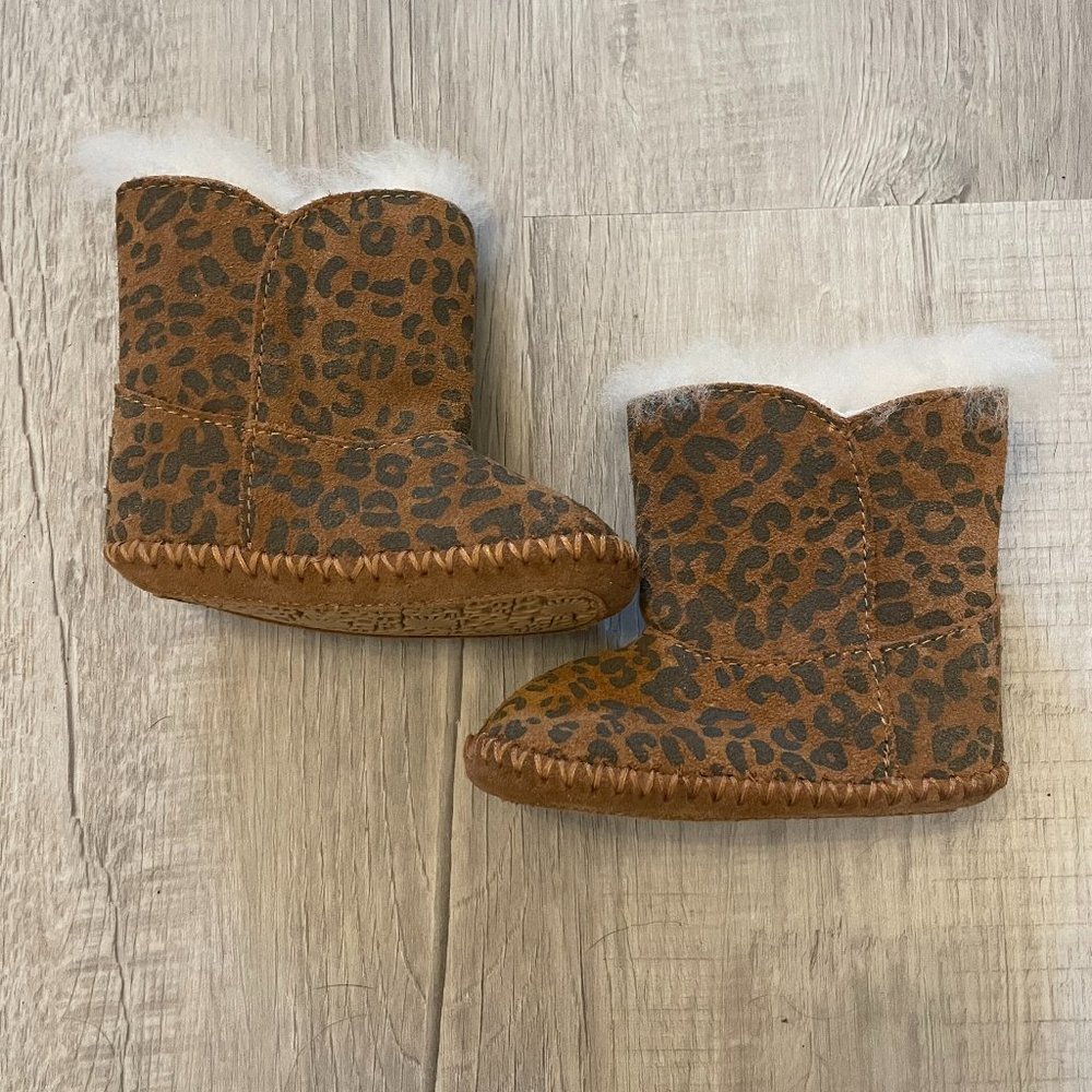 UGG AUSTRALIA FOR KIDS: CASSIE LEOPARD BOOT